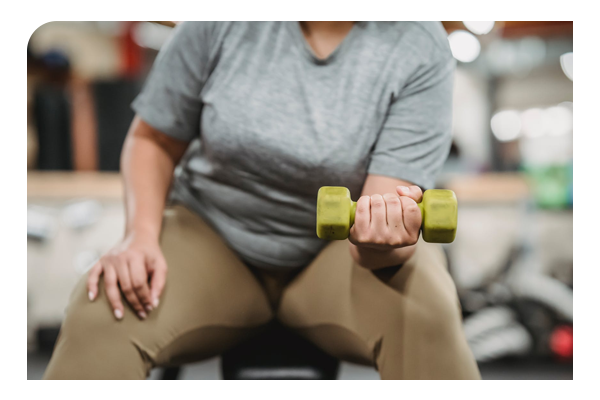 Woman lifting weight in the gym